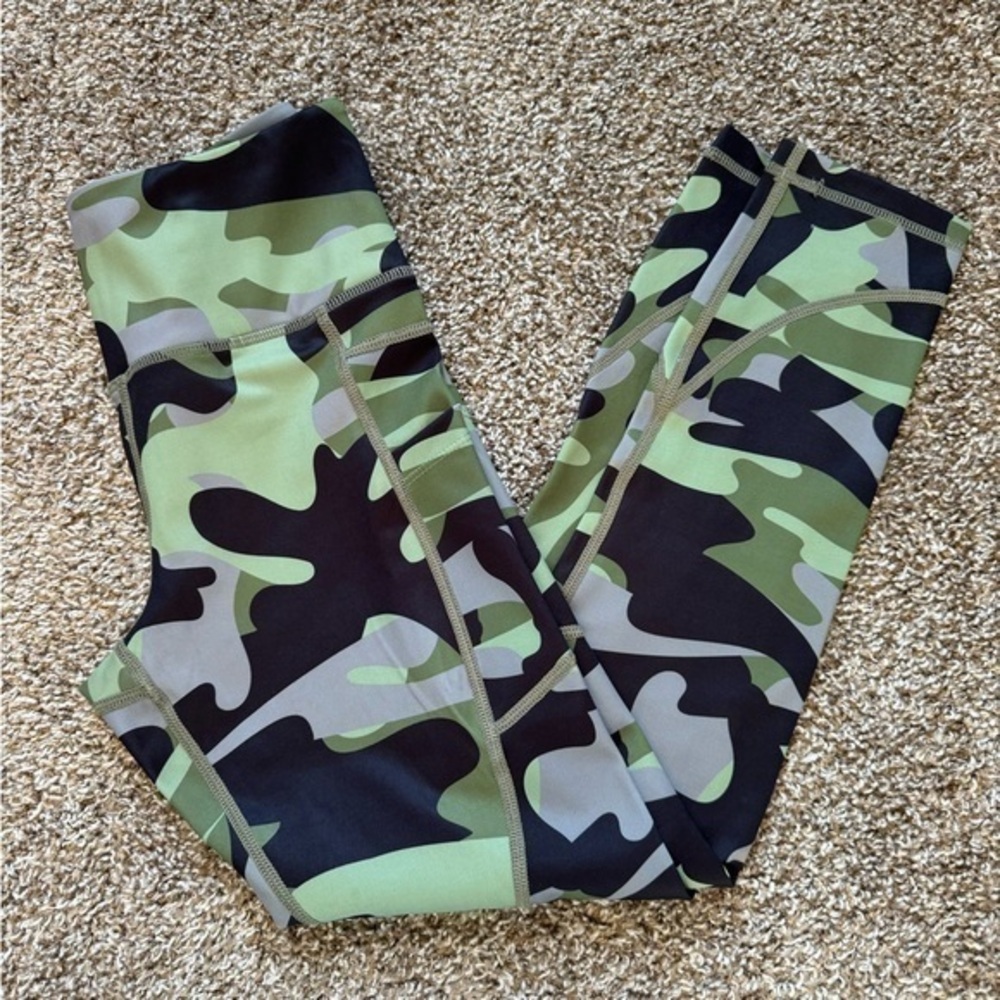 Green Camo Pocket Light n Tight Hi-Rise 7/8 24” Size 4